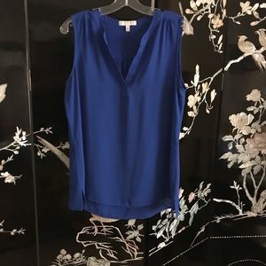 🐳sleeveless silky top.